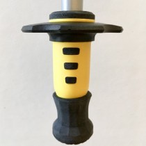 mit Gummipuffer